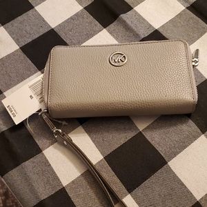 NWT Michael Kors Womens wallet